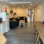 Azabache بيت شباب سانتياغو دي كومبوستيلا